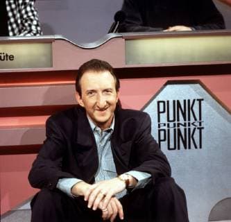 MIKE Krüger, Schauspieler, Sänger, Comedian, Aufnahme aus der Spielshow: Punkt, Punkt, Punkt , 1992. Portrait, Schauspieler, Musik, Sänger, Comedian, 90er Überschrift: MIKE Krüger Copyright: KPA !AUFNAHMEDATUM GESCHÄTZT! UnitedArchives00666411
