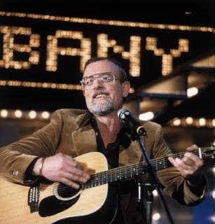 ROGER WHITTAKER ROGER WHITTAKER, 1982. Musik, Portrait, Schlager, Sänger, 80er, Gitarre Überschrift: ROGER WHITTAKER Copyright: KPA !AUFNAHMEDATUM GESCHÄTZT! UnitedArchives00667372