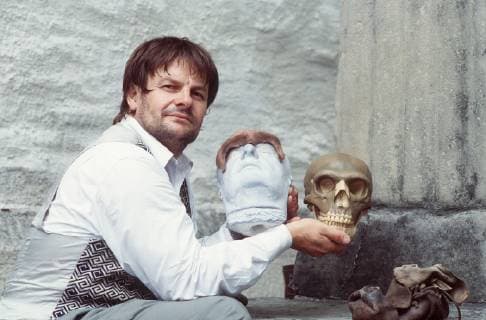 Feuer im Eis (2) Im zweiten Teil der Dokumentation versuchen die Autoren Licht in das Dunkel um das geheimnisvolle Verschwinden des Neandertalers zu bringen. Ihre Spurensuche führt sie unter anderem zu neueren Grabungen nach Israel.. Foto: BERNARD VON BREDOW Regie: Manfred Baur und Hannes Schuler aka. Der letzte Neandertaler Überschrift: FEUER IM EIS (2) Copyright: KPA !AUFNAHMEDATUM GESCHÄTZT! UnitedArchives00874206