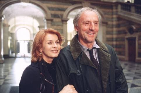 TRENNUNGSFIEBER Die Anwälte Carla Severin (SENTA BERGER) und Fritz Bauer (GÜNTHER MARIA HALMER) sind seit 23 Jahren verheiratet. Der Ehe-Frieden zerbricht, als ihre besten Freunde, der Schönheitschirurg Toni Goldhofer und die Journalistin Liane sich trennen. Regie: Manfred Stelzer Überschrift: TRENNUNGSFIEBER BRD 1999 Copyright: KPA !AUFNAHMEDATUM GESCHÄTZT! UnitedArchives00888345