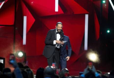 Dominican song writter and singer Juan Luis Guerra holds his Artistic Trayectory Award, during the twenty-first edition of the Billboard Latin Music Awards 2019, which takes place at the Mandalay Bay Hotel and Casino, in Las Vegas, Nevada, USA, 25 April 2019. Billboard Latin Music Awards 2019 !ACHTUNG: NUR REDAKTIONELLE NUTZUNG!  Copyright: xArmandoxArorizox AME5291 20190426-636918578670899258