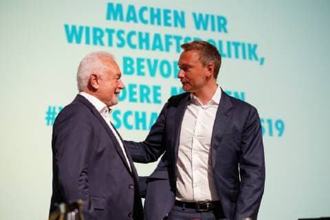 26.04.2019,Berlin,Deutschland,GER, 70. ordentlicher Bundesparteitag der FDP (Freie Demokratische Partei), (l.) Wolfgang Kubicki (r.) Christian Lindner *** 26 04 2019 Berlin Germany GER 70 Ordinary Federal Party Congress of the FDP Free Democratic Party l Wolfgang Kubicki r Christian Lindner