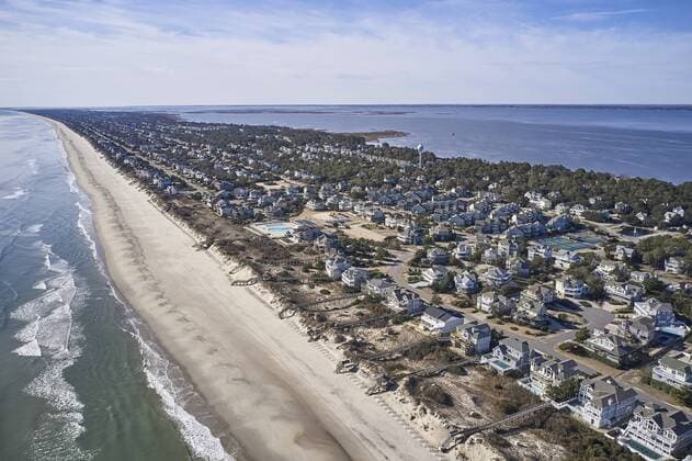 USA, North Carolina, Corolla, Atlantic Ocean, sands of the Outer banks, Pamlico Sound  BCDF00389
