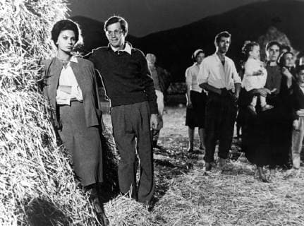 OSCARS. Beste Hauptdarstellerin. Preisträgerinnen 1961-1970 ... UND DENNOCH LEBEN SIE La Ciociara I F 1960 Vittorio de Sica Cesira (SOPHIA LOREN), Michele (JEAN-PAUL BELMONDO) Regie: Vittorio de Sica aka. La Ciociara ... UND DENNOCH LEBEN SIE I F 1960 Copyright: KPA !AUFNAHMEDATUM GESCHÄTZT! Nur redaktionelle Nutzung im Zusammenhang mit dem Film. Editorial usage only and only related to the movie. Im Falle anderer Verwendungen, kontaktieren Sie uns bitte. For other uses, please contact us. UnitedArchives00643758