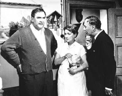 IHR 106. GEBURTSTAG Deutschland 1958 Günther Lüders Szene mit GUSTAV KNUTH (Anton Burger), LUCIE MANNHEIM (Clementine), RUDOLF PLATTE (Ferdinand Burger) Regie: GÂünther LÂüders IHR 106. GEBURTSTAG Deutschland 1958 Copyright: KPA !AUFNAHMEDATUM GESCHÄTZT! Nur redaktionelle Nutzung im Zusammenhang mit dem Film. Editorial usage only and only related to the movie. Im Falle anderer Verwendungen, kontaktieren Sie uns bitte. For other uses, please contact us. UnitedArchives00644365