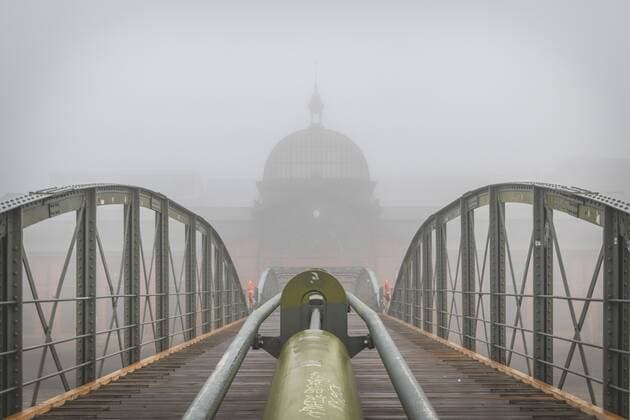 Germany, Hamburg, fish market hall Altona in fog  KEBF01178