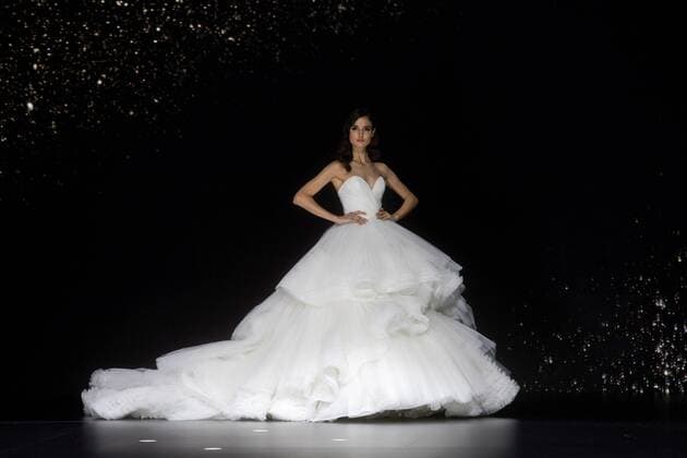 A model presents creations of Pronovias during the presentation of the Atelier 2020 collection during the Barcelona Bridal Fashion Week, in Barcelona, Catalonia, Spain, 26 April 2019. Barcelona Bridal Fashion Week !ACHTUNG: NUR REDAKTIONELLE NUTZUNG!  Copyright: xMartaxPerezx GRAF8500 20190426-636919161411481551
