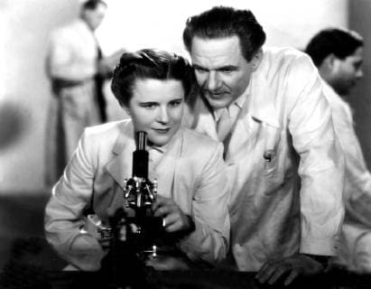 SPIEGEL DES LEBENS Österreich 1938 Geza von Bolvary PAULA WESSELY und ATTILA HÖRBIGER in Spiegel des Lebens , 1938. Regie: GÄza von BolvÂ‡ry SPIEGEL DES LEBENS Österreich 1938 Copyright: KPA !AUFNAHMEDATUM GESCHÄTZT! Nur redaktionelle Nutzung im Zusammenhang mit dem Film. Editorial usage only and only related to the movie. Im Falle anderer Verwendungen, kontaktieren Sie uns bitte. For other uses, please contact us. UnitedArchives00652352