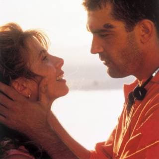 FESSLE MICH ! Atamee SPA 1990 Pedro Almodovar Szene mit VICTORIA ABRIL (Marina) und ANTONIO BANDERAS (Ricky). Regie: Pedro AlmodÂ—var aka. Atamee FESSLE MICH ! SPA 1990 Copyright: KPA !AUFNAHMEDATUM GESCHÄTZT! Nur redaktionelle Nutzung im Zusammenhang mit dem Film. Editorial usage only and only related to the movie. Im Falle anderer Verwendungen, kontaktieren Sie uns bitte. For other uses, please contact us. UnitedArchives00662194