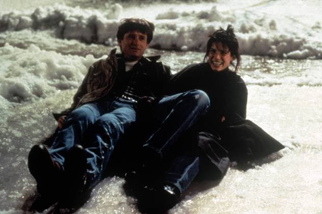 WÄHREND DU SCHLIEFST While You Were Sleeping USA 1995 Jon Turteltaub Jack Callaghan (BILL PULLMAN) und Lucy Moderatz (SANDRA BULLOCK) begeben sich auf s Glatteis. Film, Fernsehen, Komödie, Liebesfilm, 90er, Paar Regie: Jon Turteltaub aka. While You Were Sleeping WÄHREND DU SCHLIEFST USA 1995 Copyright: KPA !AUFNAHMEDATUM GESCHÄTZT! Nur redaktionelle Nutzung im Zusammenhang mit dem Film. Editorial usage only and only related to the movie. Im Falle anderer Verwendungen, kontaktieren Sie uns bitte. For other uses, please contact us. UnitedArchives00667289