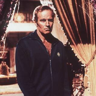 DER OMEGA MANN Nach einem bakteriologischen Krieg ist fast die ganze Menschheit ausgerottet. Bakteriologe Robert Neville (CHARLTON HESTON) konnte sich als einziger mit einem Anti-Serum retten. Regie: Boris Sagal aka. The Omega Man DER OMEGA MANN USA 1971 Copyright: KPA !AUFNAHMEDATUM GESCHÄTZT! Nur redaktionelle Nutzung im Zusammenhang mit dem Film. Editorial usage only and only related to the movie. Im Falle anderer Verwendungen, kontaktieren Sie uns bitte. For other uses, please contact us. UnitedArchives00873948