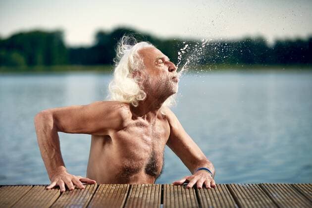 Senior man with white hair leaning on jetty splashing with water model released Symbolfoto  VWF00023