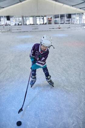 Boy playing ice hockey on the ice rink model released Symbolfoto property released  ZEDF01862