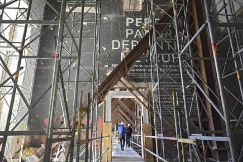 Die seit sechs Jahren laufende Grundsanierung des Nordfluegels und des Mittelteils des Berliner Pergamonmuseums auf der Museumsinsel soll fruehestens Mitte 2023 abgeschlossen sein (Foto vom 30.04.19: Museum fuer Islamische Kunst, Erste-Reiche-Saal des Museums). Damit sei das rund 477 Millionen Euro teure Bauvorhaben bislang im Zeitplan, sagte die Praesidentin des Bundesamtes fuer Bauwesen, Petra Wesseler, am Dienstag (30.04.19) bei einer Baustellenbegehung. Nach Fertigstellung weiter Teile der Roharbeiten ist das Richtfest fuer diesen Freitag geplant. (Siehe epd-Meldung vom 30.04.19) Bauarbeiten am Pergamonmuseum vor Richtfest *** The six-year-old renovation of the north wing and the central part of the Berlin Pergamon Museum on the Museum Island is to be completed by 2023 at the earliest Photo of the 30 04 19 Museum of Islamic Art First Copyright: epd-bild JuergenxBlume EDITORIAL USE ONLY