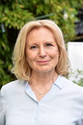 Schauspielerin Maren Kroymann posiert am 30.04.2019 in Köln am Set des Films Enkel für Anfänger