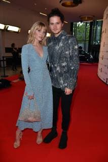 Lina Larissa Strahl mit Freund Tilman Poerzgen beim Young Icons Award 2019 im Kosmos in Berlin am 30.04.2019