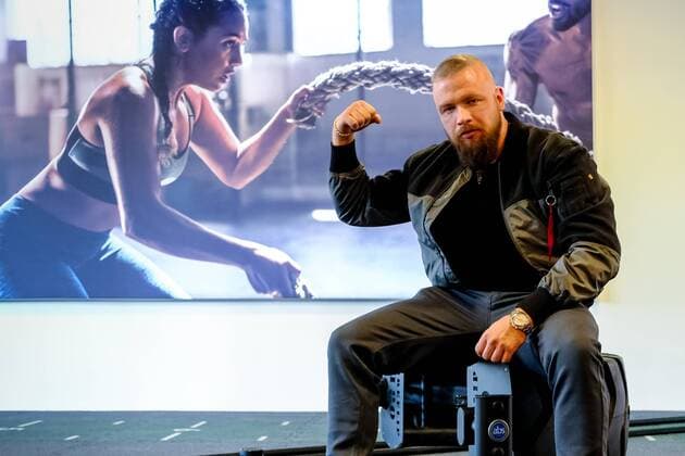 Entertainment Bilder des Tages Am 01.05.2019 kam der Rapper Kollegah mit seiner Crew zur Eröffnung der neuen Fitness Arena nach Radebeul Sachsen. Kollegah in Radebeul