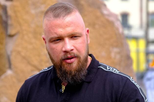 Am 01.05.2019 kam der Rapper Kollegah mit seiner Crew zur Eröffnung der neuen Fitness Arena nach Radebeul Sachsen. Kollegah in Radebeul *** On 01 05 2019 the rapper Kollegah came with his crew to the opening of the new Fitness Arena in Radebeul Sachsen Kollegah in Radebeul.