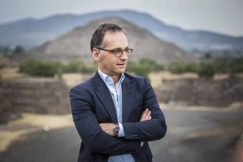 Bundesaussenminister Heiko Maas, SPD, aufgenommen auf der Mondpyramide mit Blick auf die Sonnenpyramide in der praehispanischen Ruinenstadt Teotihuacan, 01.05.2019. Heiko Maas reist im Rahmen seiner Reise nach Lateinamerika Brasilien, Kolumbien und Mexiko. Teotihuacan Mexico *** Federal Foreign Minister Heiko Maas SPD pictured on the Pyramid of the Moon with a view of the Pyramid of the Sun in the praehispanic ruined city of Teotihuacan 01 05 2019 Heiko Maas travels as part of his trip to Latin America Brazil Colombia and Mexico Teotihuacan Mexico Copyright: xFlorianxGaertner photothek.netx