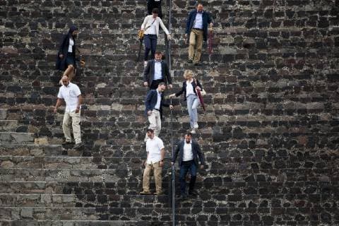 Bundesaussenminister Heiko Maas (3u), SPD, aufgenommen bei Abstieg der Mondpyramide in der praehispanischen Ruinenstadt Teotihuacan, 01.05.2019. Heiko Maas reist im Rahmen seiner Reise nach Lateinamerika Brasilien, Kolumbien und Mexiko. Teotihuacan Mexico