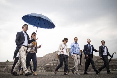 Bundesaussenminister Heiko Maas (L), SPD, aufgenommen in der praehispanischen Ruinenstadt Teotihuacan, 01.05.2019. Heiko Maas reist im Rahmen seiner Reise nach Lateinamerika Brasilien, Kolumbien und Mexiko. Teotihuacan Mexico