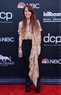 Lauren Daigle arrives for the 2019 Billboard Music Awards at the MGM Grand Garden Arena in Las Vegas, Nevada on May 1, 2019.  LAV20190501161 JIMxRUYMEN