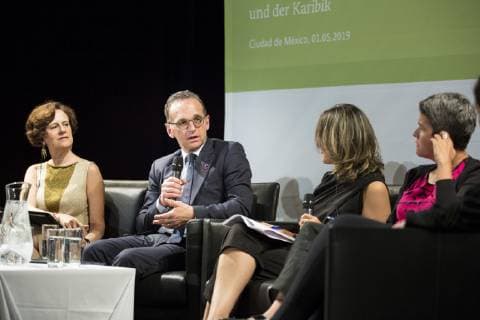 Bundesaussenminister Heiko Maas (L), SPD, nimmt teil an einer Podiumsdiskussion im Rahmen einer Veranstaltung zu Frauenrechten und Rechtsstaatlichkeit im Claustro de Sor Juana in Mexiko-Stadt, 01.05.2019. Heiko Maas reist im Rahmen seiner Reise nach Lateinamerika Brasilien, Kolumbien und Mexiko. Mexiko-Stadt Mexico