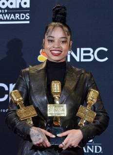 Ella Mai appears backstage after winning the award for Top R&B Artist during the 2019 Billboard Music Awards at the MGM Grand Garden Arena in Las Vegas, Nevada on May 1, 2019.  LAV20190501177 JIMxRUYMEN