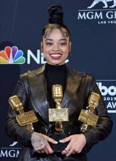 Ella Mai appears backstage after winning the award for Top R&B Artist during the 2019 Billboard Music Awards at the MGM Grand Garden Arena in Las Vegas, Nevada on May 1, 2019.  LAV20190501178 JIMxRUYMEN