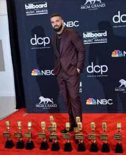 Drake appears backstage after winning the awards for Top Artist, Top Male Artist and Top Billboard 200 Album for Scorpion, during the 2019 Billboard Music Awards at the MGM Grand Garden Arena in Las Vegas, Nevada on May 1, 2019.  LAV20190501207 JIMxRUYMEN