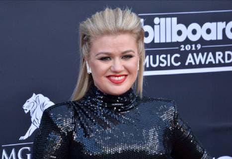 Kelly Clarkson arrives for the 2019 Billboard Music Awards at the MGM Grand Garden Arena in Las Vegas, Nevada on May 1, 2019.  LAV20190501245 JIMxRUYMEN