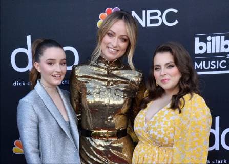 (L-R) Kaitlyn Dever, Olivia Wilde and Beanie Feldstein arrive for the 2019 Billboard Music Awards at the MGM Grand Garden Arena in Las Vegas, Nevada on May 1, 2019.  LAV20190501295 JIMxRUYMEN