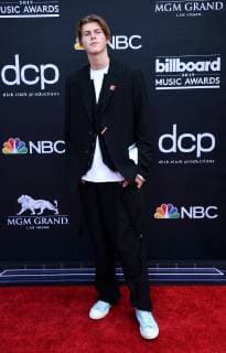Ruel arrives for the 2019 Billboard Music Awards at the MGM Grand Garden Arena in Las Vegas, Nevada on May 1, 2019.  LAV20190501392 JIMxRUYMEN