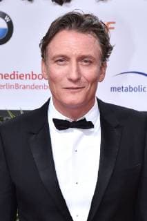 Oliver Masucci bei der Ankunft zur Verleihung Deutscher Filmpreis am 3.05.2019 in Berlin Deutscher Filmpreis 2019 in Berlin - Ankunft Roter Teppich