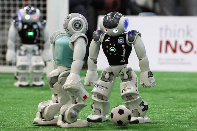 News Themen der Woche KW18 News Bilder des Tages Fussball Roboter spielen Fussball hier die Teams von B-Human (Schwarze Trikots) vs. Berlin United Endstand 7-0 - RoboCup German Open 2019 in den Messehallen in Magdeburg - Fotografiert am 03.05.2019 *** Football robots play football here the teams of B Human Black Jerseys vs Berlin United Final Stand 7 0 RoboCup German Open 2019 in the exhibition halls in Magdeburg Photographed on 03 05 2019