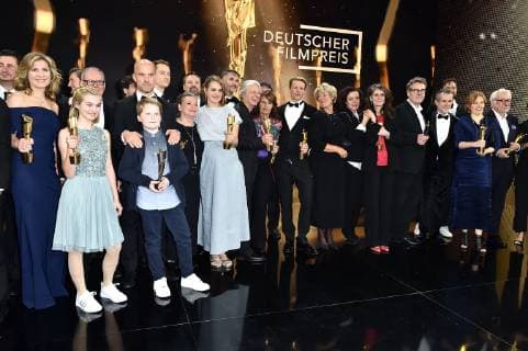 Gruppenbild mit den Preisträgern auf der Bühne bei der Verleihung Deutscher Filmpreis am 3.05.2019 in Berlin Deutscher Filmpreis 2019 in Berlin - Party
