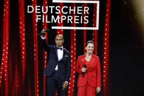 Tedros Teclebrhan und Desiree Nosbusch bei der Verleihung des Deutschen Filmpreises 2019 in der Messe Berlin. Berlin, 03.05.2019