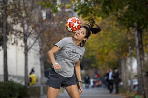 Freizeit Trend: Football Freestyle Santiago 6 mayo de 2019 Catalina Vega formara parte del show Messi 10 del famoso Cirque Du Soleil, el cual se centra en la historia de vida del jugador de futbol profesional Lionel Messi. Javier Torres Aton Chile, Santiago Chile Aton_312049 *** Santiago May 6, 2019 Catalina Vega will be part of Cirque Du Soleils Messi 10 show which focuses on the life story of professional soccer player Lionel Messi Javier Torres Aton Chile Santiago Chile Aton 312049  Copyright: JAVIERxTORRES ATONxCHILE
