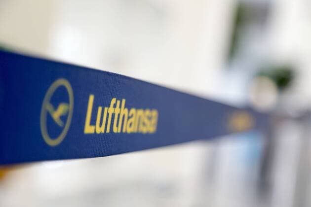 Feature Lufthansa - Absperrband mit Logo