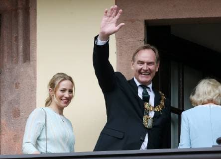 Leipzig, 08.05.2019, Staatsbesuch des britischen Königshauses. Thronfolger Prinz Charles und Herzogin Camilla in Leipzig. , Im Bild: Ayleena Jung und Burkhard Jung (Oberbürgermeister von Leipzig) ,