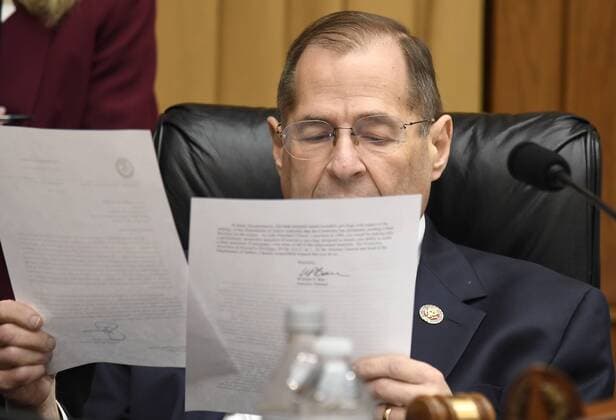 News Themen der Woche KW19 News Bilder des Tages Washington, Anhörung zum Mueller-Report vor Mitgliedern des Justizausschusses House Judiciary Committee Chairman Jerry Nadler of New York reviews paperwork, on Capitol Hill, May 8, 2019, in Washington, DC. The Committee is hearing recommendations to hold Attorney General William P. Barr in contempt for refusing to appear to testify on Special Counsel Robert Mueller s report on Russian interference in the 2016 election.  WAP20190508502 MIKExTHEILER