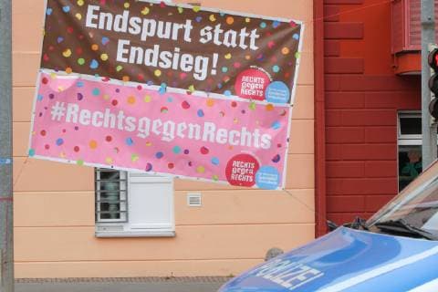 News Bilder des Tages Ortstermin am Mittwoch (08.05.2019) in der Hansestadt Demmin (Landkreis Mecklenburgische Seenplatte). In der Stadt formieren sich seit Jahren Neonazis am Tag der Befreiung zu einem Protestzug durch die Innenstadt. Dagegen regt sich von je her immer wieder auf vielfältige Weise Widerstand. Der spiegelt sich in diesem Jahr u.a. in einem Friedensfest und einem demokratischen Stadtspaziergang wieder. Dazu gibt es Auftritte renommierter Bands eine Friedensandacht.