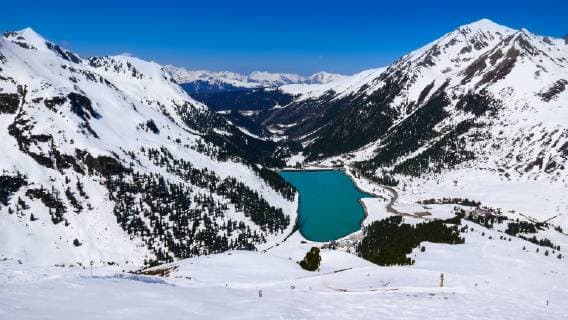 IMAGO Nature: Unsere Erde, Energiequellen, Wasserkraft 19.04.2019 Skigebiet Kühtai, Tirol, Austria Speicher Längental TIWAG Speicherkraftwerk Sellrain-Silz Tiroler Wasserkraft AG Speichersee Stausee See Speicher Kraftwerk Winterlandschaft Skipiste Skipisten Frühlingsskilauf *** 19 04 2019 Ski area Kühtai Tirol Austria Speicher Längental TIWAG Storage power plant Sellrain Silz Tiroler Wasserkraft AG Reservoir Lake Reservoir Power plant Winter landscape Ski slope Ski pistes Spring skiing