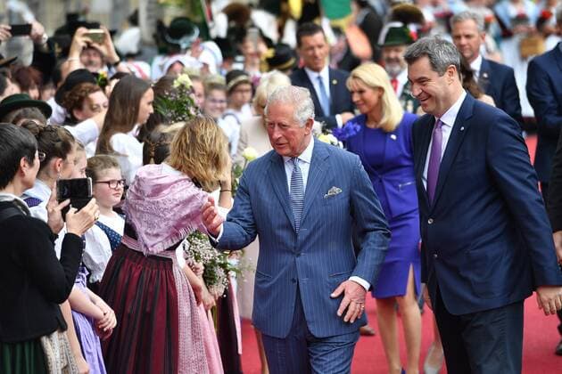 Prinz Charles und Herzogin Camilla, Markus SOEDER (Ministerpraesident Bayern und CSU Vorsitzender) und Ehefrau Karin bei ihrer Ankunft am Max Joseph Platz. Besuch des Prinzen von Wales und der Herzogin von Cornwall in Muenchen am 09.05.2019. *** Prince Charles and Duchess Camilla Markus SOEDER State Premier Bavaria and CSU Chairman and wife Karin on their arrival at Max Joseph Square Visit of the Prince of Wales and Duchess of Cornwall to Munich on 09 05 2019