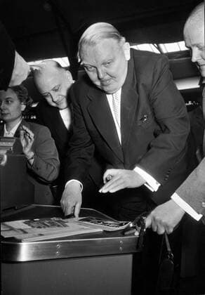 Germany - Deutsche Industriemesse 1956 in Hannover, Prof. Dr. Ludwig Erhard, Hannover Niedersachsen Deutschland *** Germany German Industrial Fair 1956 in Hanover Prof Dr Ludwig Erhard Hanover Lower Saxony Germany Copyright: ErichxAndres UnitedArchives90062_00649748