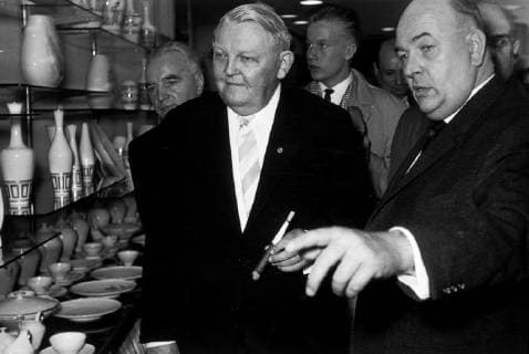 Germany - Deutsche Industriemesse 1961 in Hannover, Prof. Dr. Ludwig Erhard, Hannover Niedersachsen Deutschland *** Germany German Industrial Fair 1961 in Hanover Prof Dr Ludwig Erhard Hanover Lower Saxony Germany Copyright: ErichxAndres UnitedArchives90062_00649759