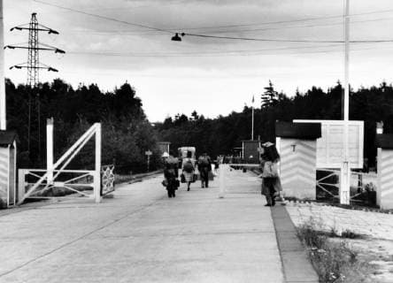 Germany - Zonengrenze 1948: Grenze zwischen BRD und DDR bei Helmstedt, Helmstedt Niedersachsen Deutschland Copyright: ErichxAndres UnitedArchives90062_00656645