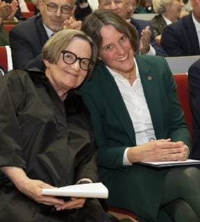Frankfurt (Oder), 09.05.219 - Audimax - Europa-Universitaet - Viadrina Verleihung des Viadrina-Preises an die polnische Regisseurin und Drehbuchautorin Agnieszka Holland fuer ihr Engagement um die europäische Verständigung. im Bild: die Preistraegerin, Agnieszka Holland und die Praesidentin der Europa-Universitaet Viadrina, Prof. Dr. Julia von Blumenthal (rechts).
