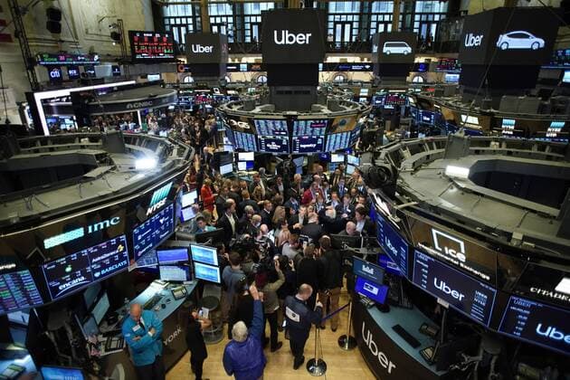 News Themen der Woche KW19 News Bilder des Tages Uber CEO Dara Khosrowshahi stands on the floor of the New York Stock Exchange on Wall Street in New York City on May 10, 2019. The ride-sharing company is set to begin trading on the New York Stock Exchange on Friday, under the symbol UBER  NYP20190510109 JOHNxANGELILLO