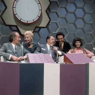 DALLI DALLI DR.SEIDENTECHER (Jury), MONIKA SUNDERMANN (Assistentin von Rosenthal), EKKEHARD FRITSCH (Jury), HANS ROSENTHAL, BRIGITTE XANDER (Jury), Sendung vom 4.11.1971 Grimm441, Copyright: ArthurxGrimm UnitedArchives00659708